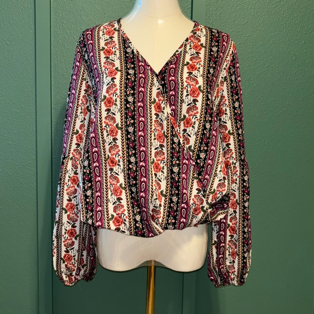 Women's floral blouse with statement arm small